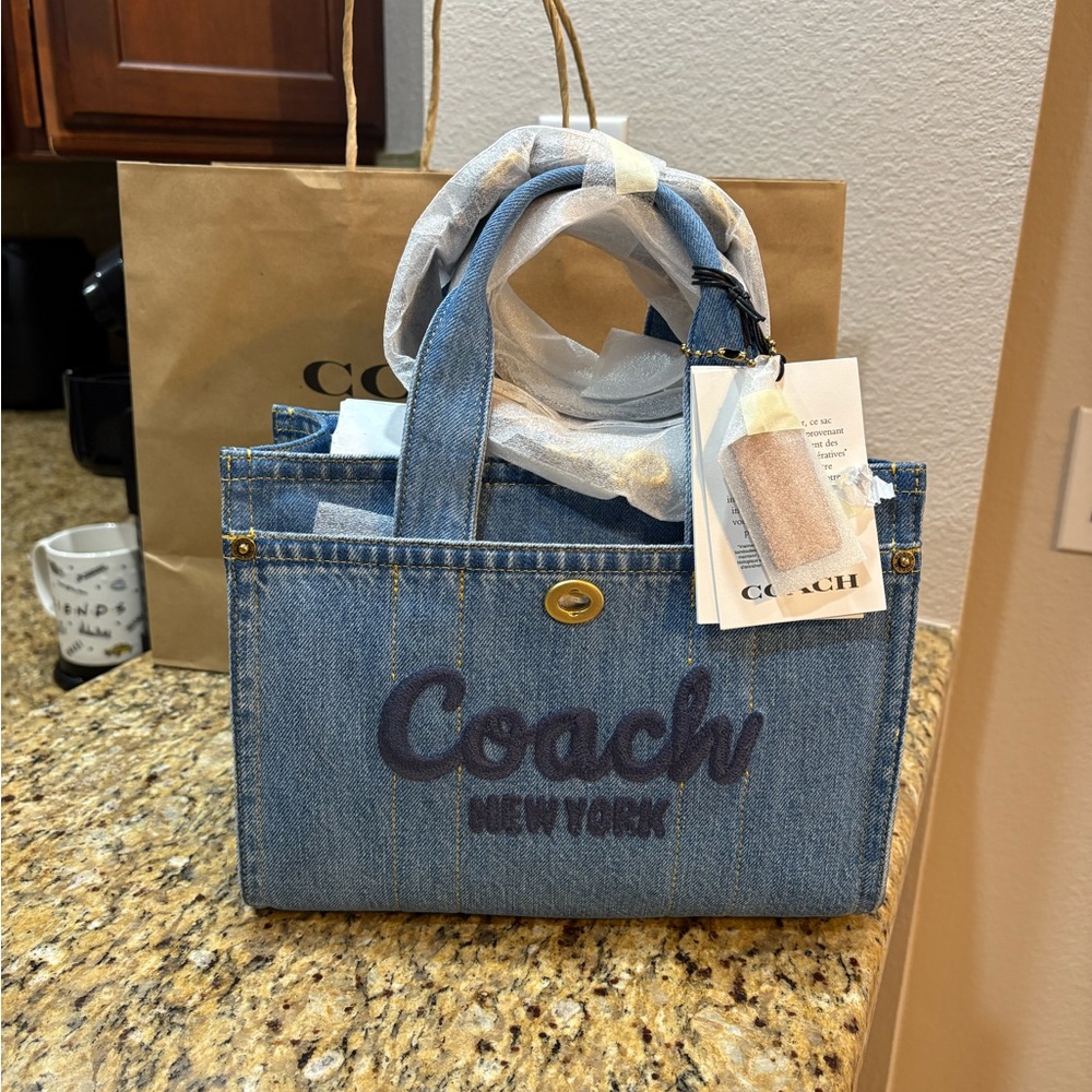 NWT COACH Cargo Tote Bag 26 CR659